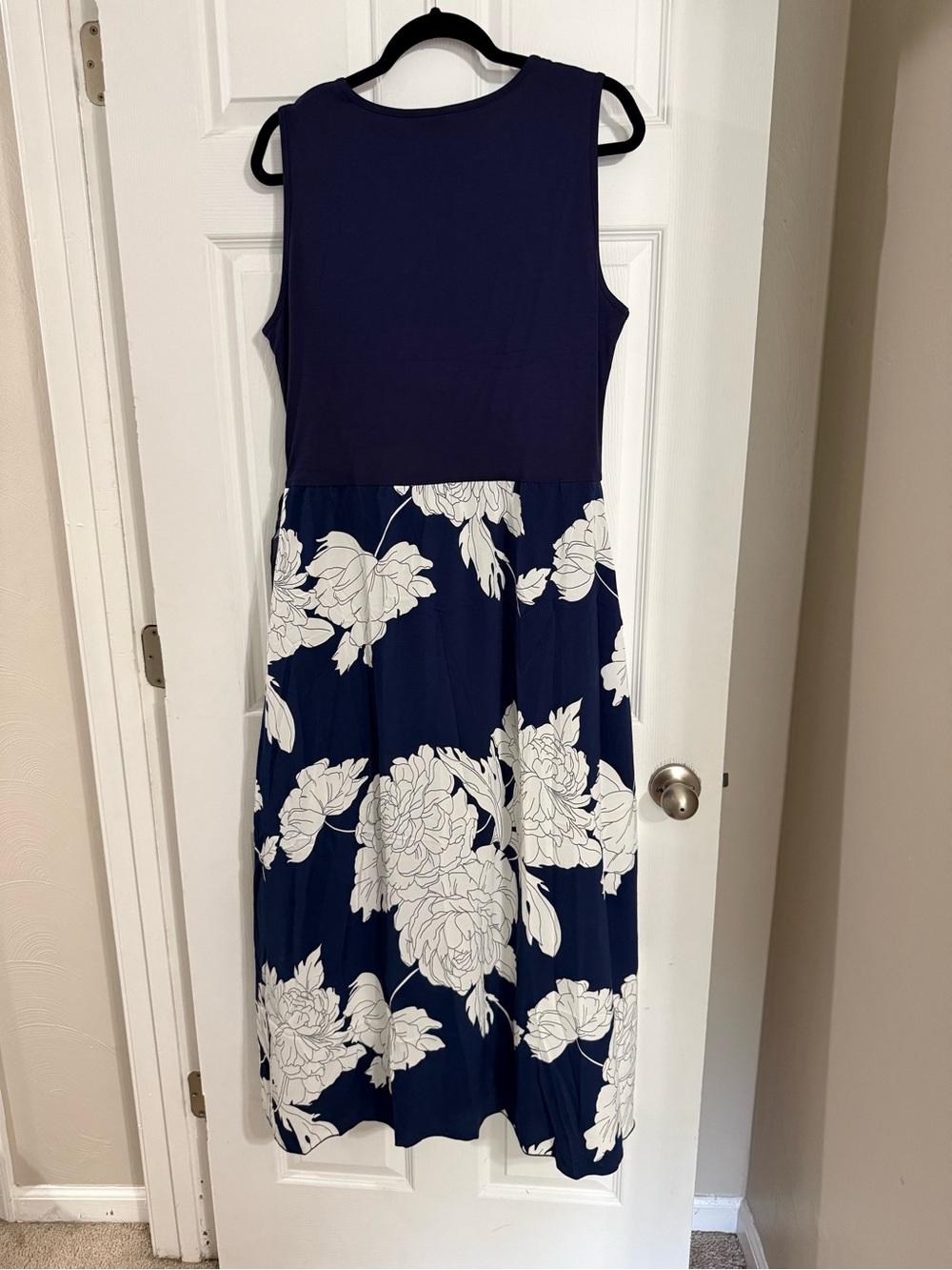 NWOT  Navy & White Floral Sleeveless Women’s Dress XL